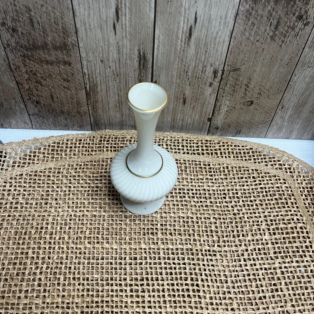 Lenox Bud Vase Ivory Porcelain 24k Gold Trim Made in USA Vintage 7" - Picture 3 of 5